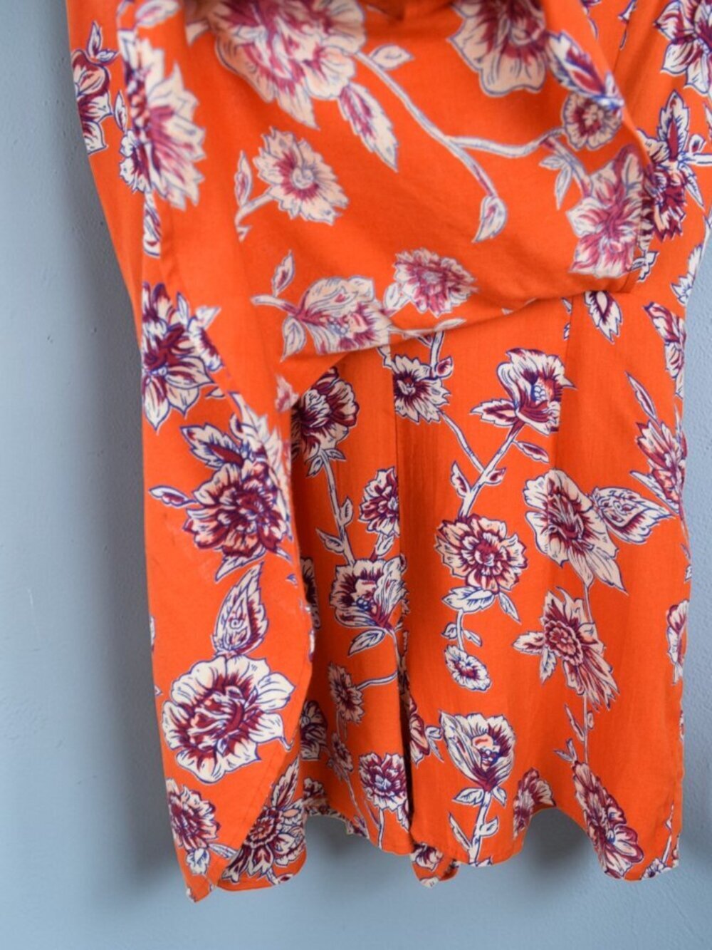 ANGIE BOHO ORANGE & RED FLORAL ROMPER ELASTIC WAIST - Picture 3 of 7